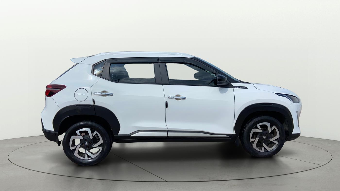 2022 Nissan MAGNITE XV PREMIUM TURBO CVT, Petrol, Automatic, 52,737 km, Right Side View