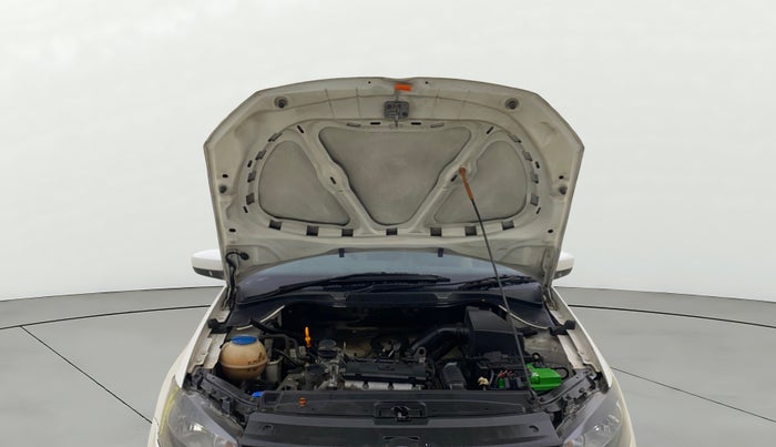 2013 Volkswagen Polo HIGHLINE1.2L, Petrol, Manual, 54,860 km, Open Bonet