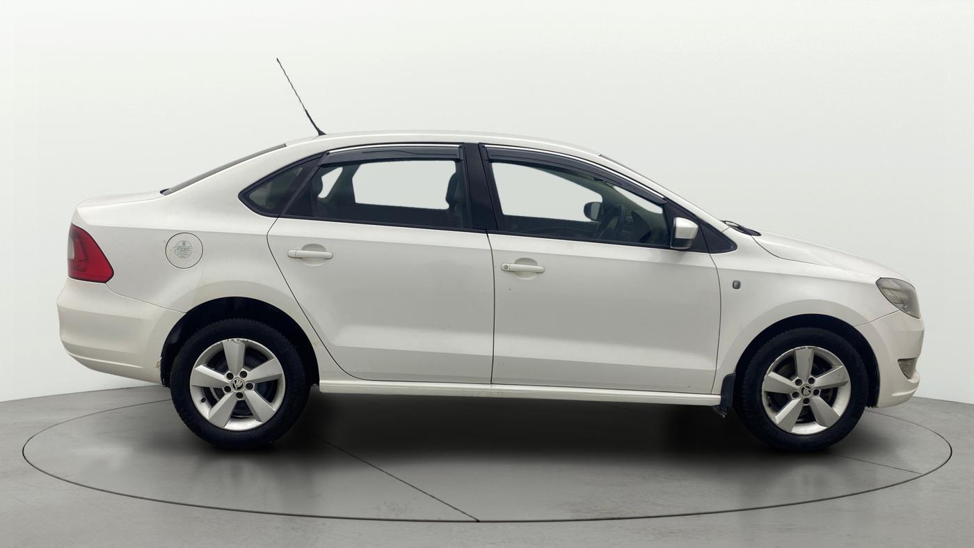2015 Skoda Rapid 1.5 TDI CR ELEGANCE AT, Diesel, Automatic, 1,18,712 km, Right Side View