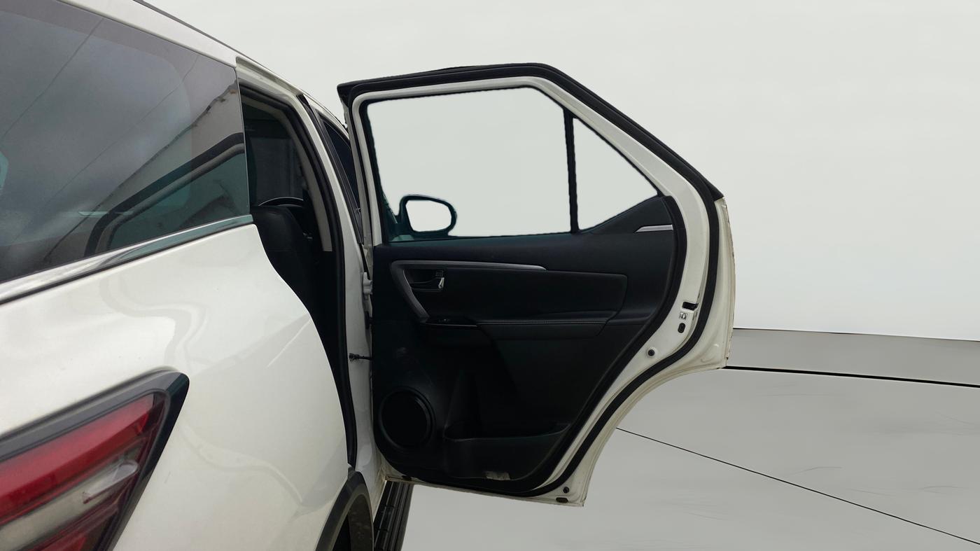 2023 Toyota Fortuner 4X2 AT 2.8 DIESEL, Diesel, Automatic, 50,235 km, RHS Rear Door