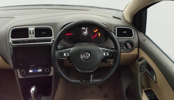 2015 Volkswagen Vento HIGHLINE 1.5 AT, Diesel, Automatic, 1,43,813 km, Steering Wheel Close Up