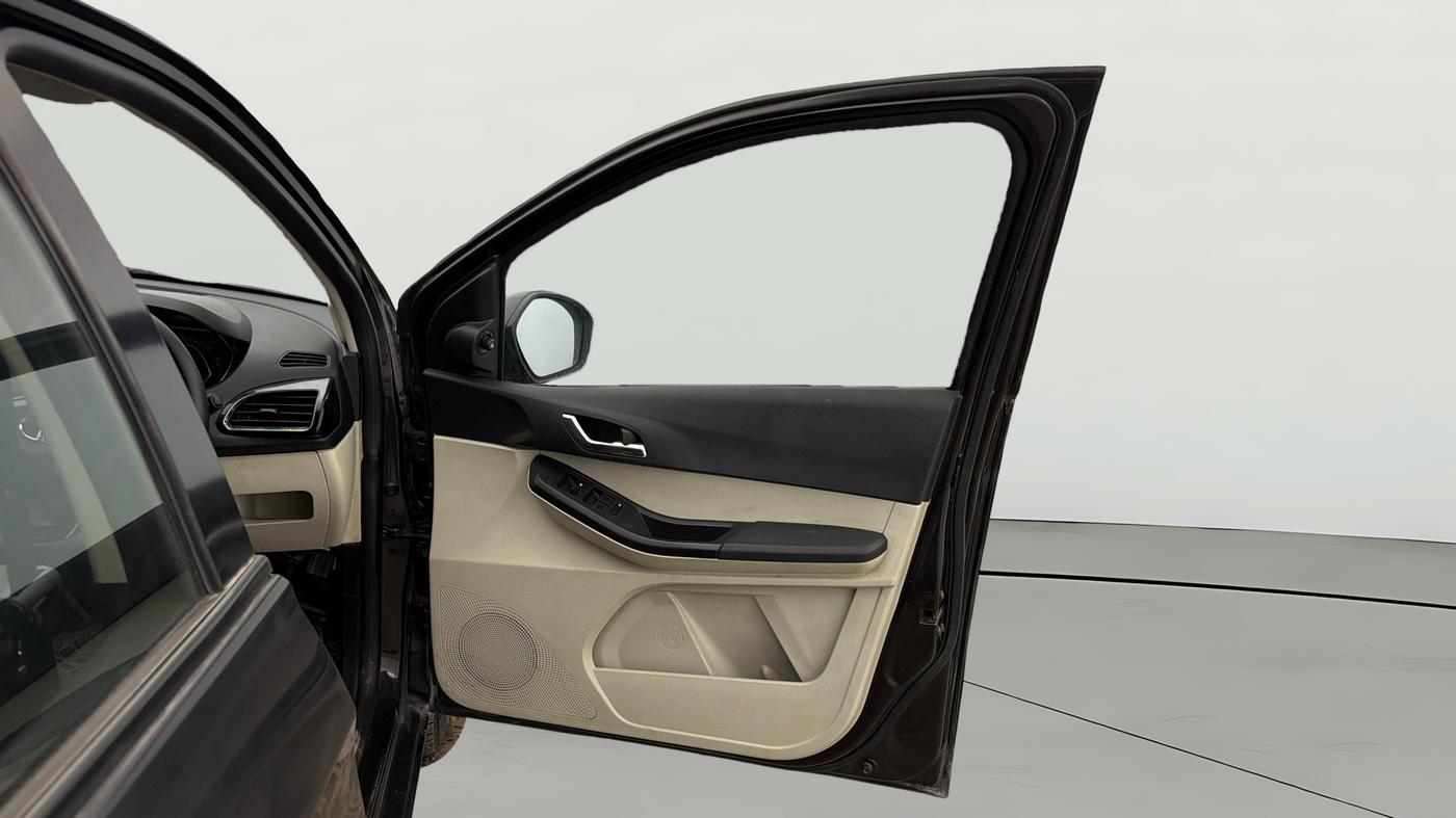 2021 Tata Tiago XZ PLUS CNG, CNG, Manual, 58,464 km, RHS Front Door