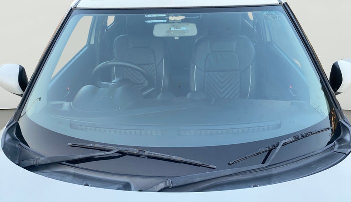 2020 Maruti Swift VXI, Petrol, Manual, 1,37,620 km, Front Windshield