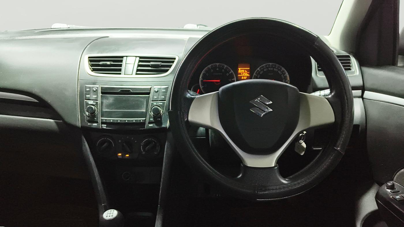 2017 Maruti Swift VXI, Petrol, Manual, 71,239 km, Steering Wheel Close Up