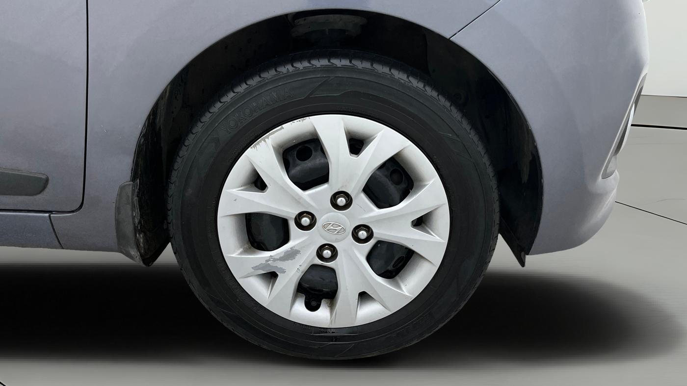 2016 Hyundai Grand i10 SPORTZ 1.2 KAPPA VTVT, Petrol, Manual, 75,209 km, Right Front Wheel