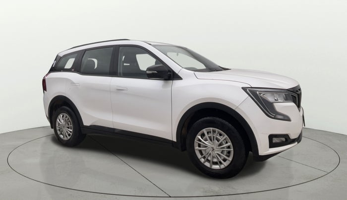 2023 Mahindra XUV700 MX P MT 5 STR, Petrol, Manual, 23,750 km, Right Front Diagonal