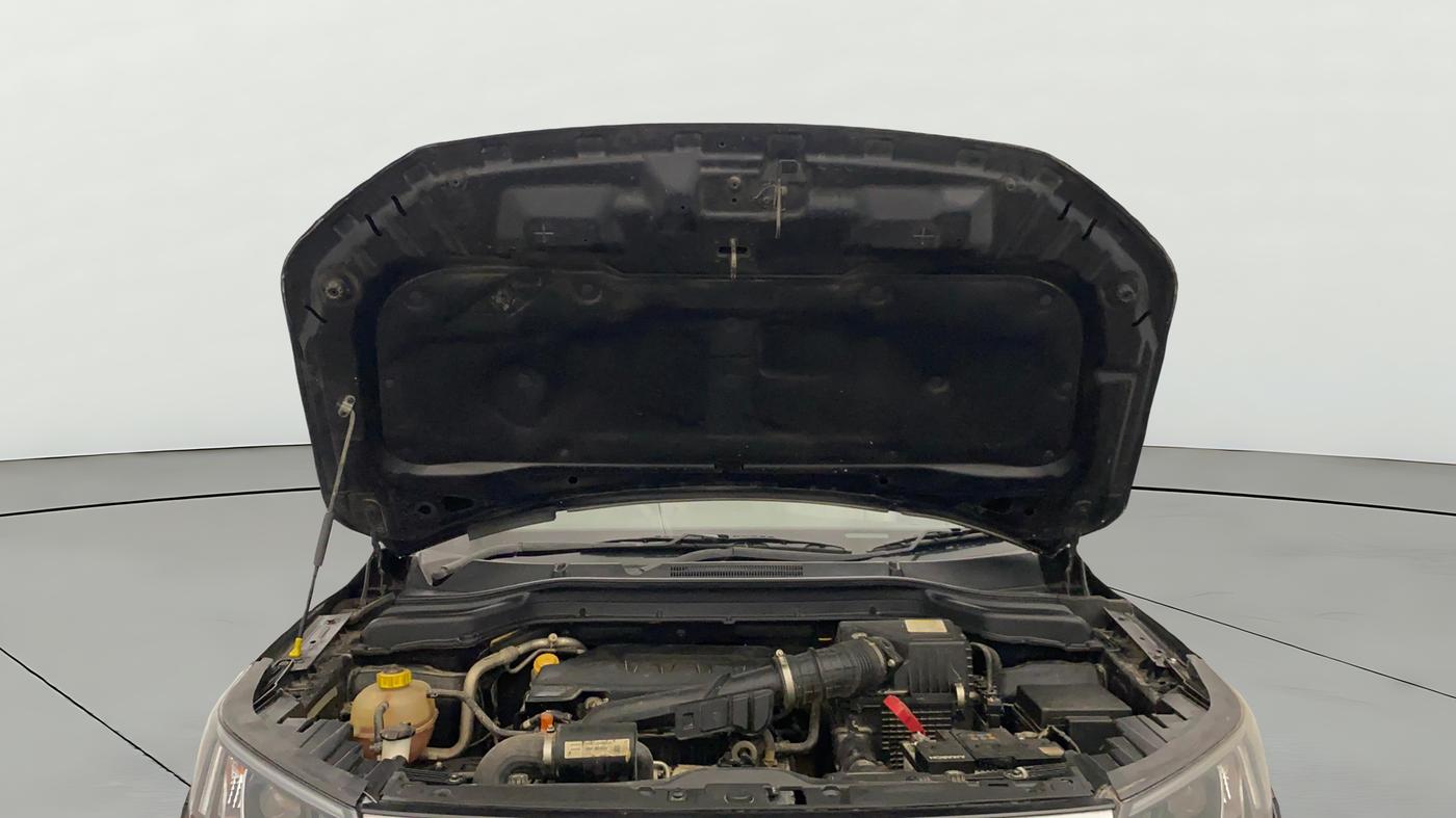 2022 Mahindra XUV300 W8 1.2 PETROL, Petrol, Manual, 41,698 km, Open Bonet