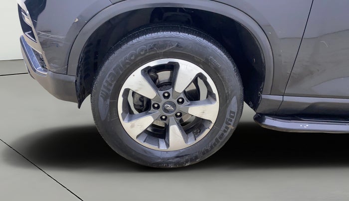 2022 Mahindra ALTURAS G4 4WD AT, Diesel, Automatic, 31,163 km, Left Front Wheel