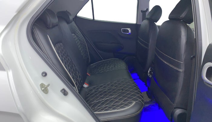 2022 Hyundai VENUE SX 1.0 TURBO, Petrol, Manual, 71,382 km, Right Side Rear Door Cabin