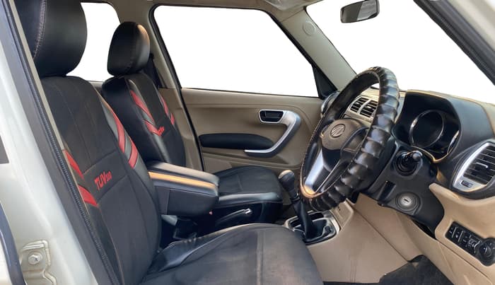 2018 Mahindra TUV300 T10, Diesel, Manual, 59,637 km, Right Side Front Door Cabin