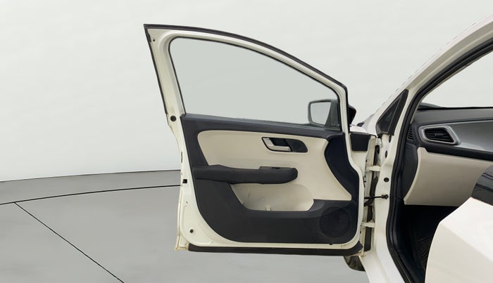 2024 Tata ALTROZ XZA + SUNROOF, Petrol, Automatic, 5,572 km, LHS Front Door