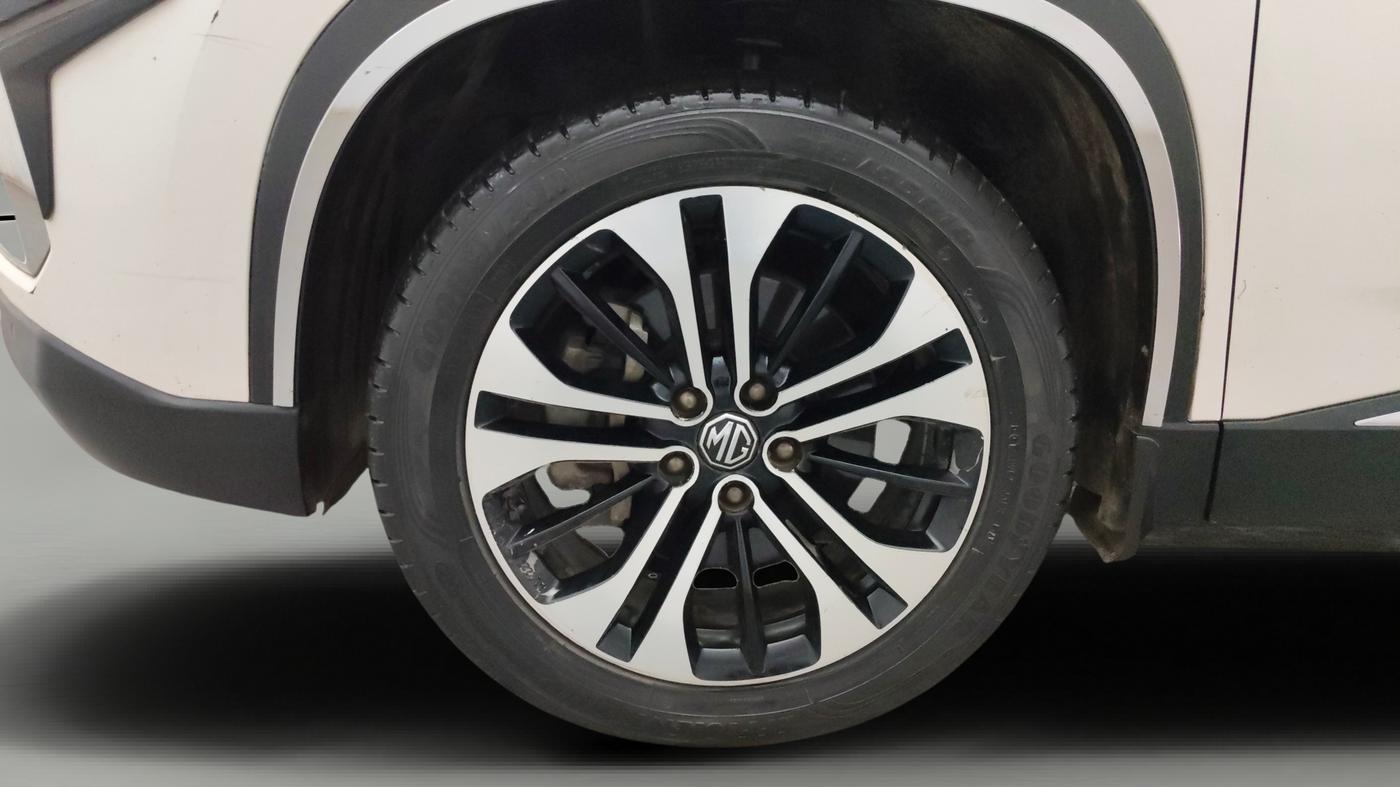 2021 MG HECTOR SHARP 2.0 DIESEL, Diesel, Manual, 1,26,892 km, Left Front Wheel