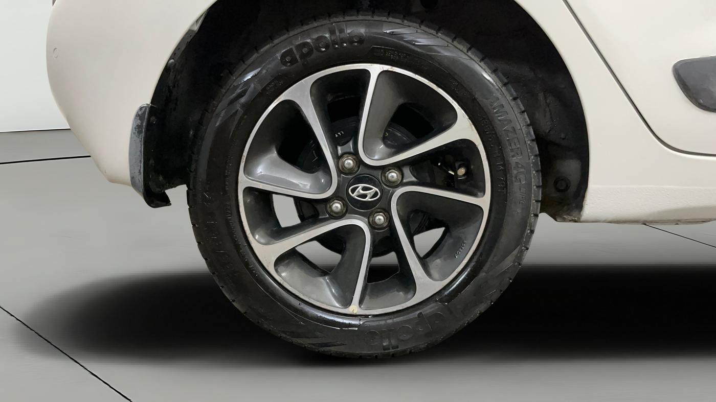 2017 Hyundai Grand i10 SPORTZ (O) AT 1.2 KAPPA VTVT, Petrol, Automatic, 24,817 km, Right Rear Wheel