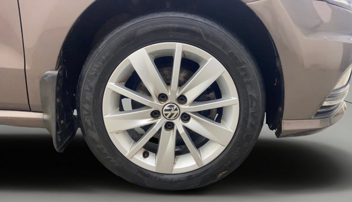 2016 Volkswagen Ameo HIGHLINE1.5L, Diesel, Manual, 1,21,509 km, Right Front Wheel