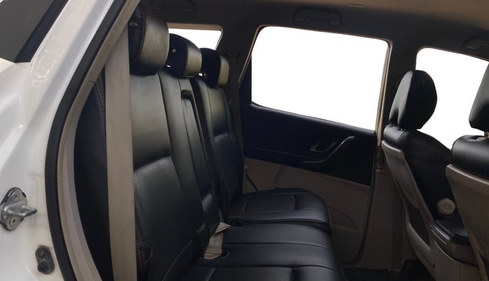2017 Mahindra XUV500 W6, Diesel, Manual, 88,820 km, Right Side Rear Door Cabin