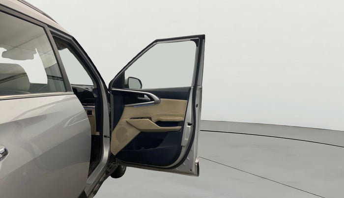 2022 KIA CARENS LUXURY PLUS 1.4 PETROL 7 STR, Petrol, Manual, 29,070 km, RHS Front Door