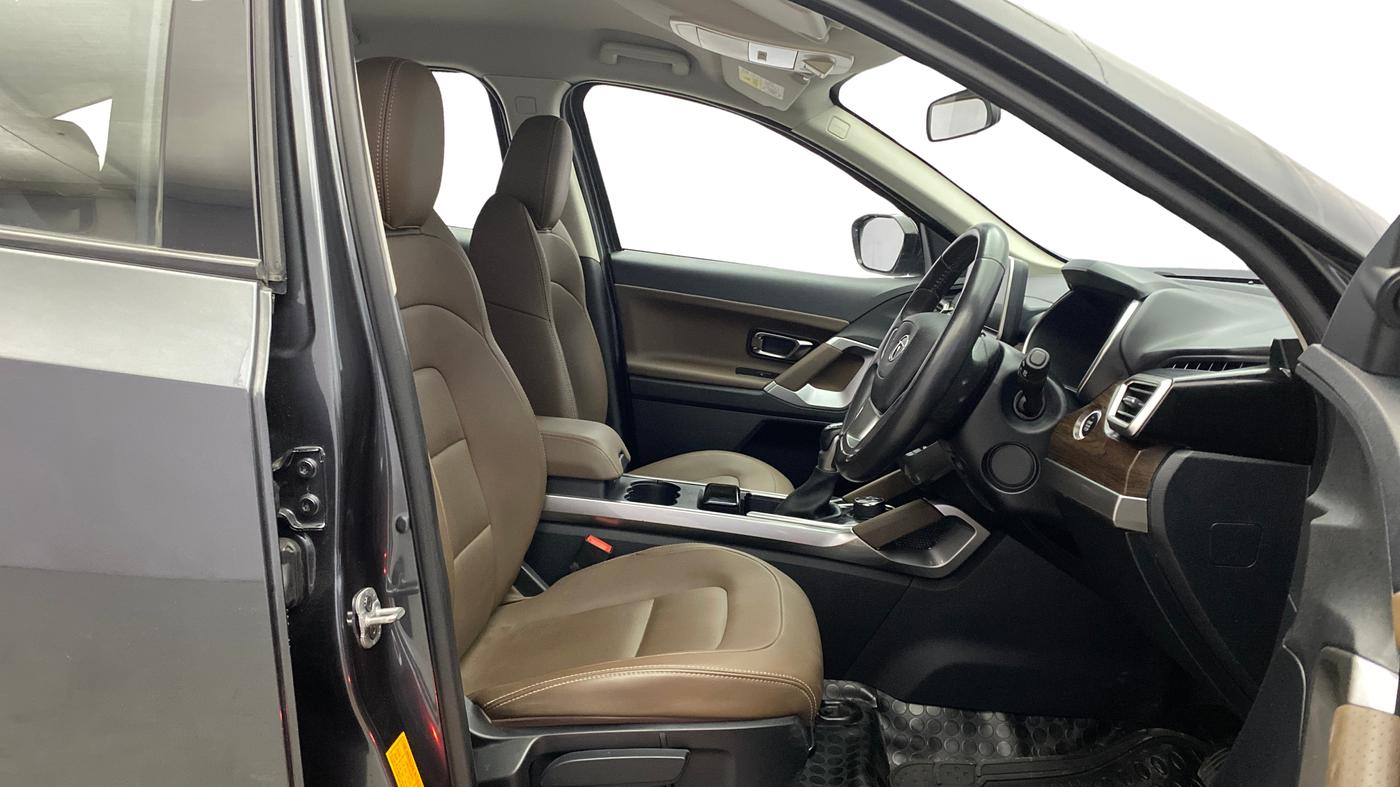 2021 Tata Harrier XZA 2.0L, Diesel, Automatic, 42,676 km, Right Side Front Door Cabin