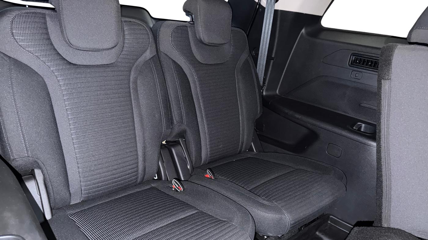 2025 Mahindra XUV700 AX 5 P MT 7 STR, Petrol, Manual, 30,585 km, Third Seat Row ( optional )