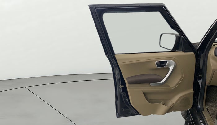 2017 Mahindra TUV300 T8, Diesel, Manual, 54,026 km, LHS Front Door