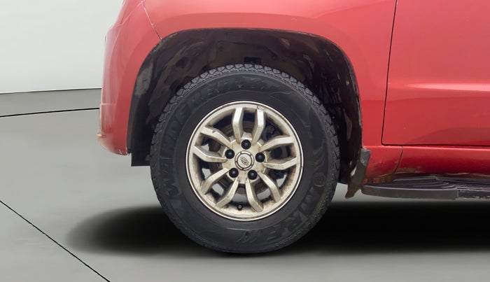 2017 Mahindra TUV300 T8 AMT, Diesel, Automatic, 83,049 km, Left Front Wheel