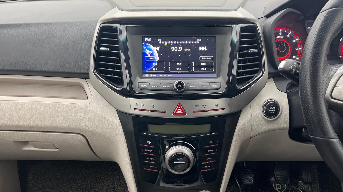 2019 Mahindra XUV300 W8 1.2 PETROL, Petrol, Manual, 55,445 km, Air Conditioner