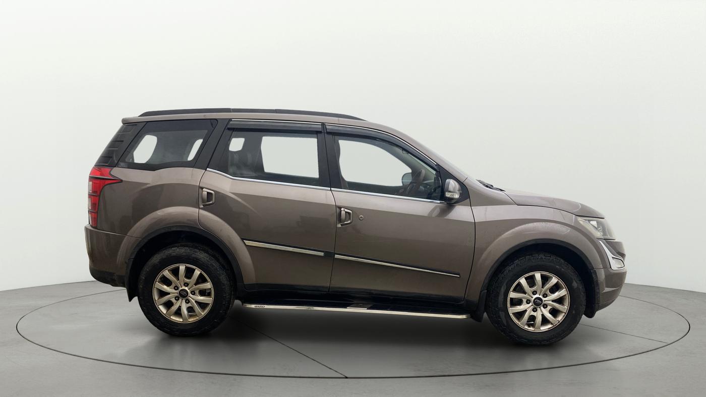 2017 Mahindra XUV500 W10 AT, Diesel, Automatic, 85,188 km, Right Side View