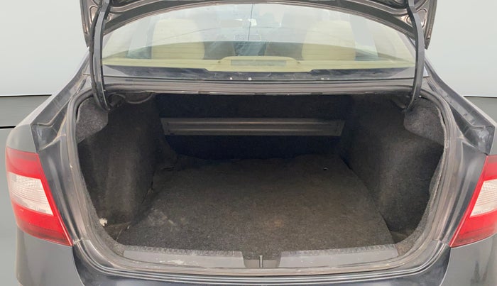 2017 Skoda Rapid AMBITION 1.6 MPI MT, Petrol, Manual, 1,19,944 km, Boot Open Zoomed View