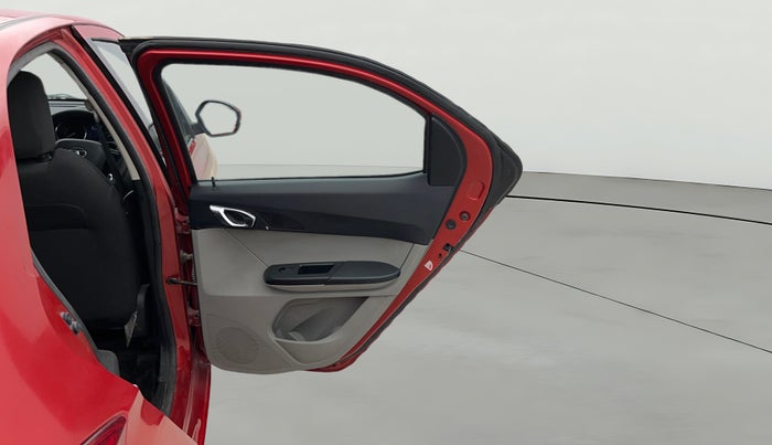 2018 Tata Tiago XZA PETROL, CNG, Automatic, 34,227 km, RHS Rear Door