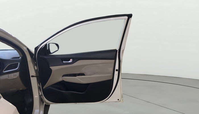 2017 Hyundai Verna 1.6 VTVT SX (O) AT, Petrol, Automatic, 43,739 km, RHS Front Door