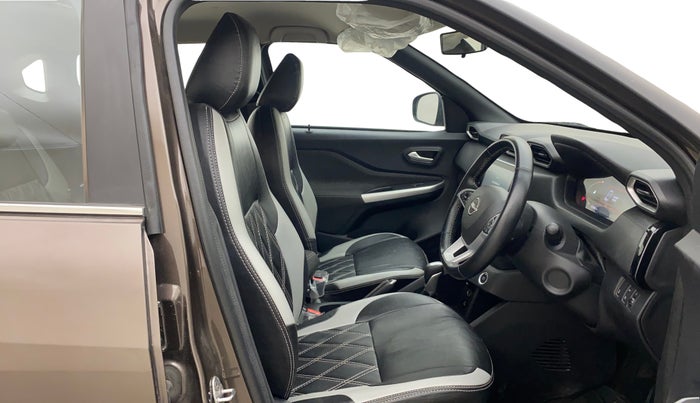 2022 Nissan MAGNITE XV PREMIUM TURBO CVT, Petrol, Automatic, 53,196 km, Right Side Front Door Cabin