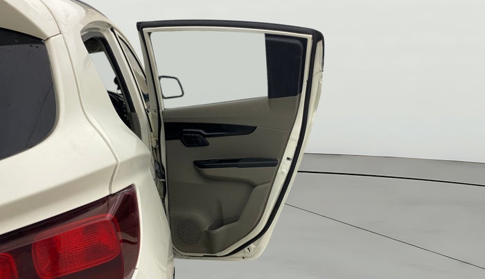 2017 Mahindra Kuv100 K4 PLUS D 6 STR, Diesel, Manual, 53,535 km, RHS Rear Door