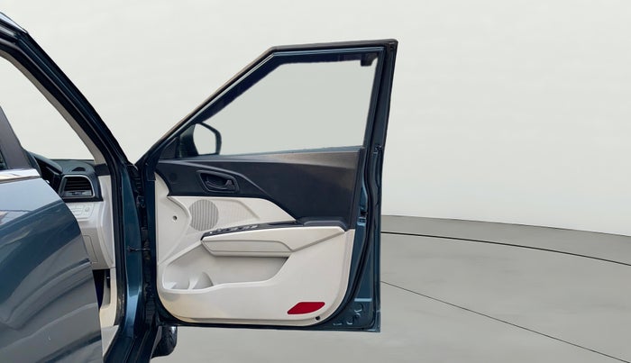 2019 Mahindra XUV300 W6 1.2 PETROL, Petrol, Manual, 22,251 km, RHS Front Door
