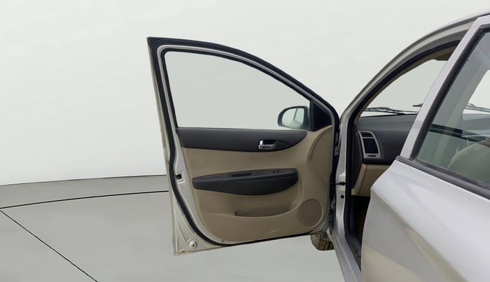 2013 Hyundai i20 SPORTZ 1.4 CRDI, Diesel, Manual, 1,05,964 km, LHS Front Door