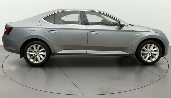 2018 Skoda Superb L&K 1.8 TSI AT, Petrol, Automatic, 28,905 km, Right Side View