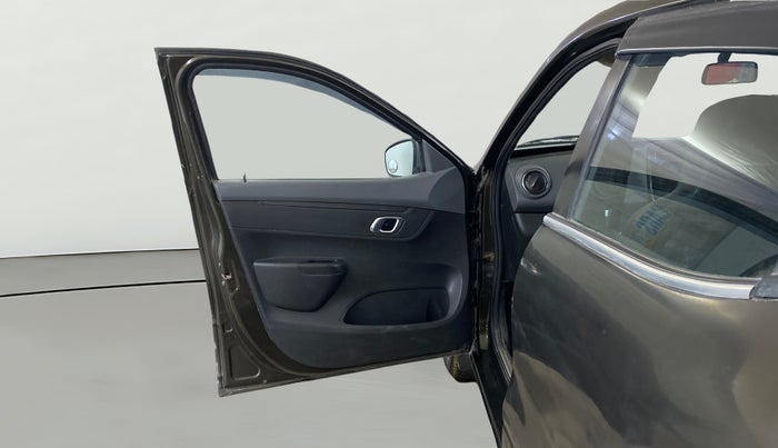 2019 Renault Kwid RXT 1.0 (O), Petrol, Manual, 31,468 km, LHS Front Door