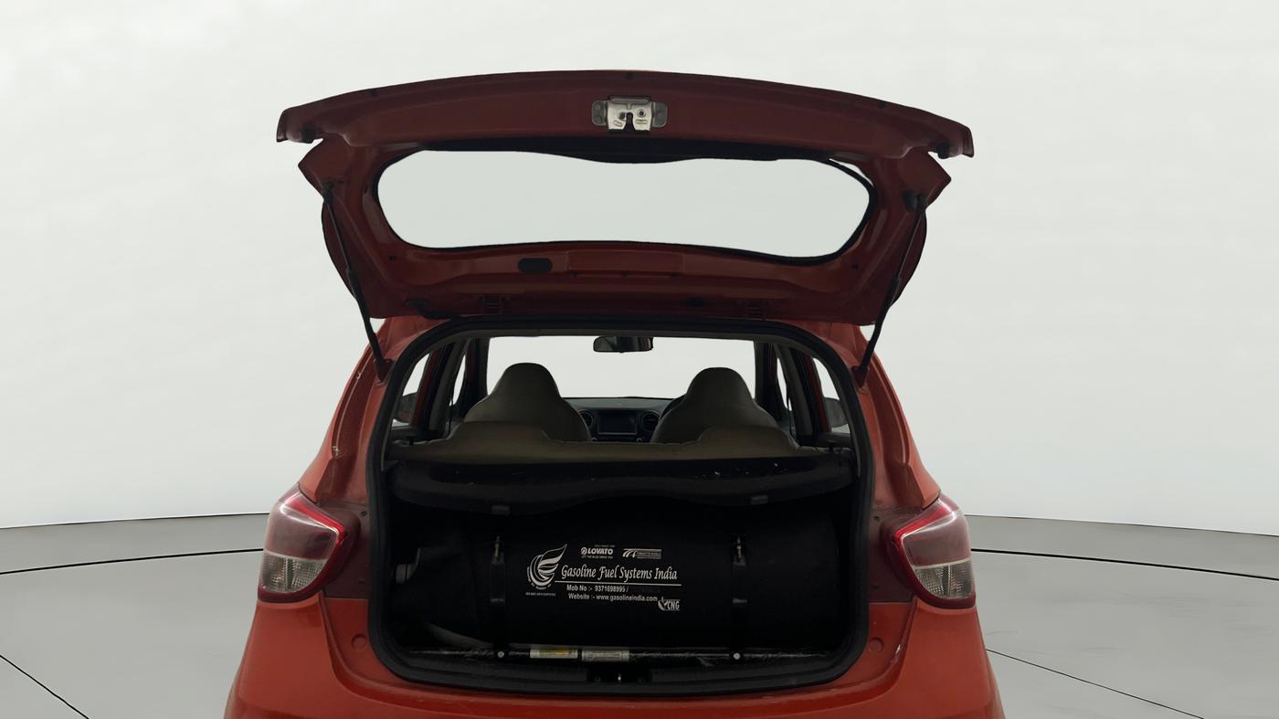 2017 Hyundai Grand i10 SPORTZ (O) AT 1.2 KAPPA VTVT, CNG, Automatic, 1,21,820 km, Boot Door Open