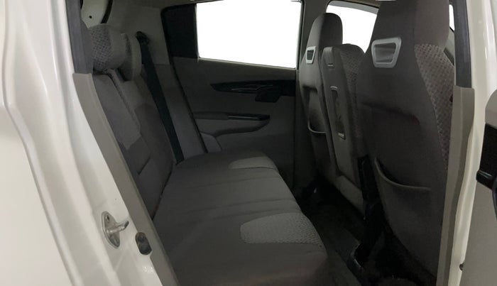 2017 Mahindra Kuv100 K6 6 STR, Petrol, Manual, 42,259 km, Right Side Rear Door Cabin