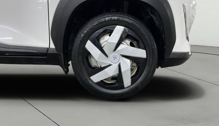 2024 Nissan MAGNITE  XE AMT EZ Shift, Petrol, Automatic, 33,642 km, Right Front Wheel