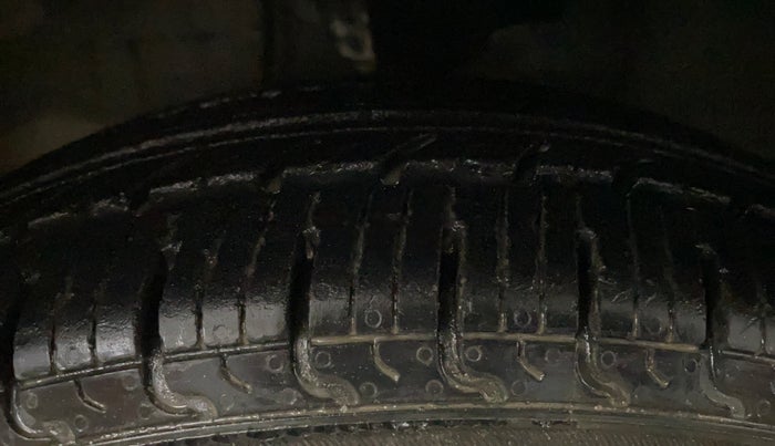 2015 Hyundai i10 MAGNA 1.1, Petrol, Manual, 35,323 km, Left Front Tyre Tread
