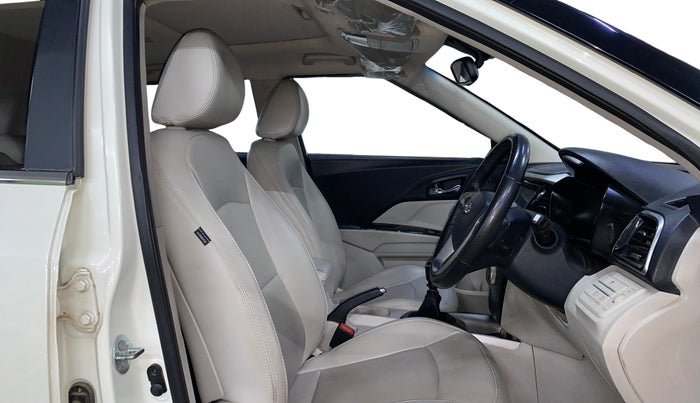 2021 Mahindra XUV300 W8 (O) 1.2 PETROL, Petrol, Manual, 67,600 km, Right Side Front Door Cabin