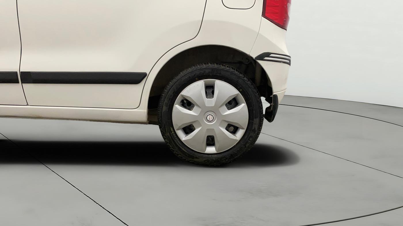 2018 Maruti Wagon R 1.0 VXI AMT, CNG, Automatic, 29,362 km, Left Rear Wheel