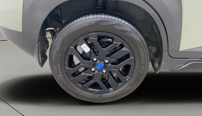 2024 Hyundai EXTER SX (O) Connect 1.2 AMT Knight Edition, Petrol, Automatic, 4,295 km, Right Rear Wheel