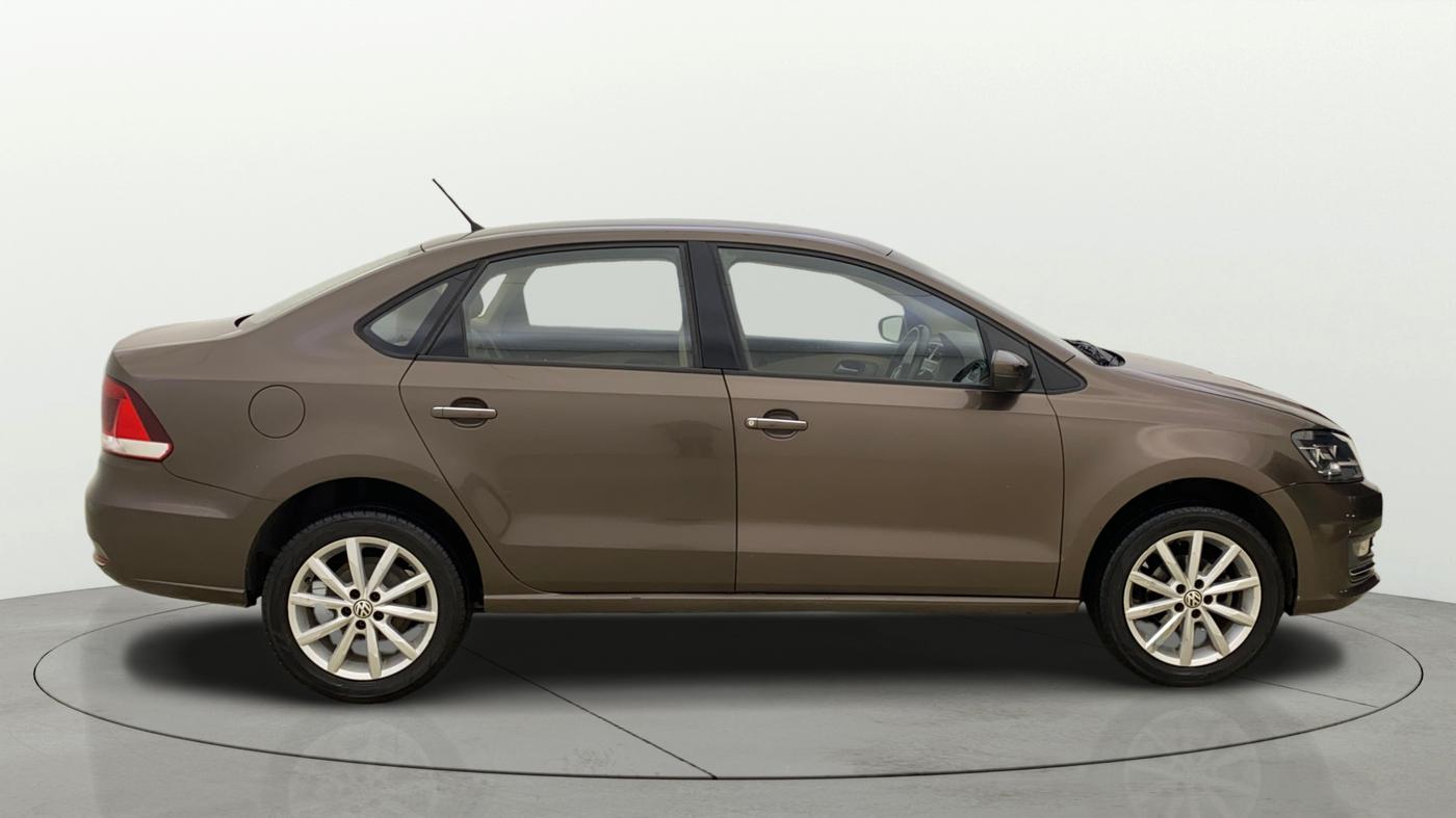 2017 Volkswagen Vento HIGHLINE PLUS 1.5 AT 16 ALLOY, Diesel, Automatic, 1,14,563 km, Right Side View
