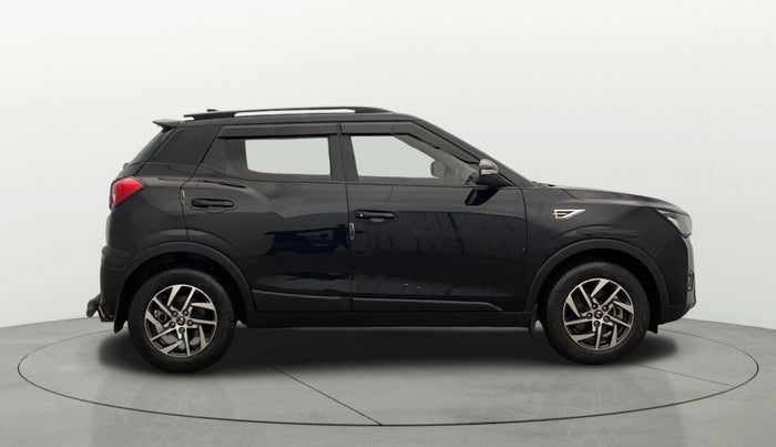 2023 Mahindra XUV300 W8 (O) 1.2 PETROL, Petrol, Manual, 27,880 km, Right Side View