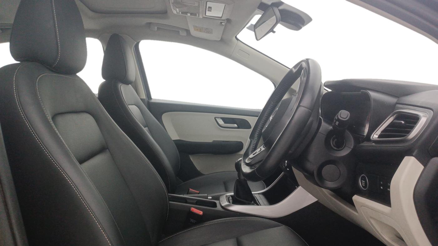 2023 Tata ALTROZ XZ PLUS O SUNROOF CNG, CNG, Manual, 17,767 km, Right Side Front Door Cabin