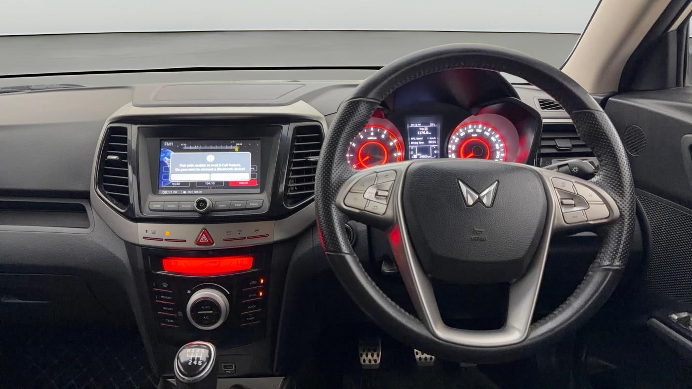 2022 Mahindra XUV300 W8 (O) 1.2 PETROL, Petrol, Manual, 29,859 km, Steering Wheel Close Up