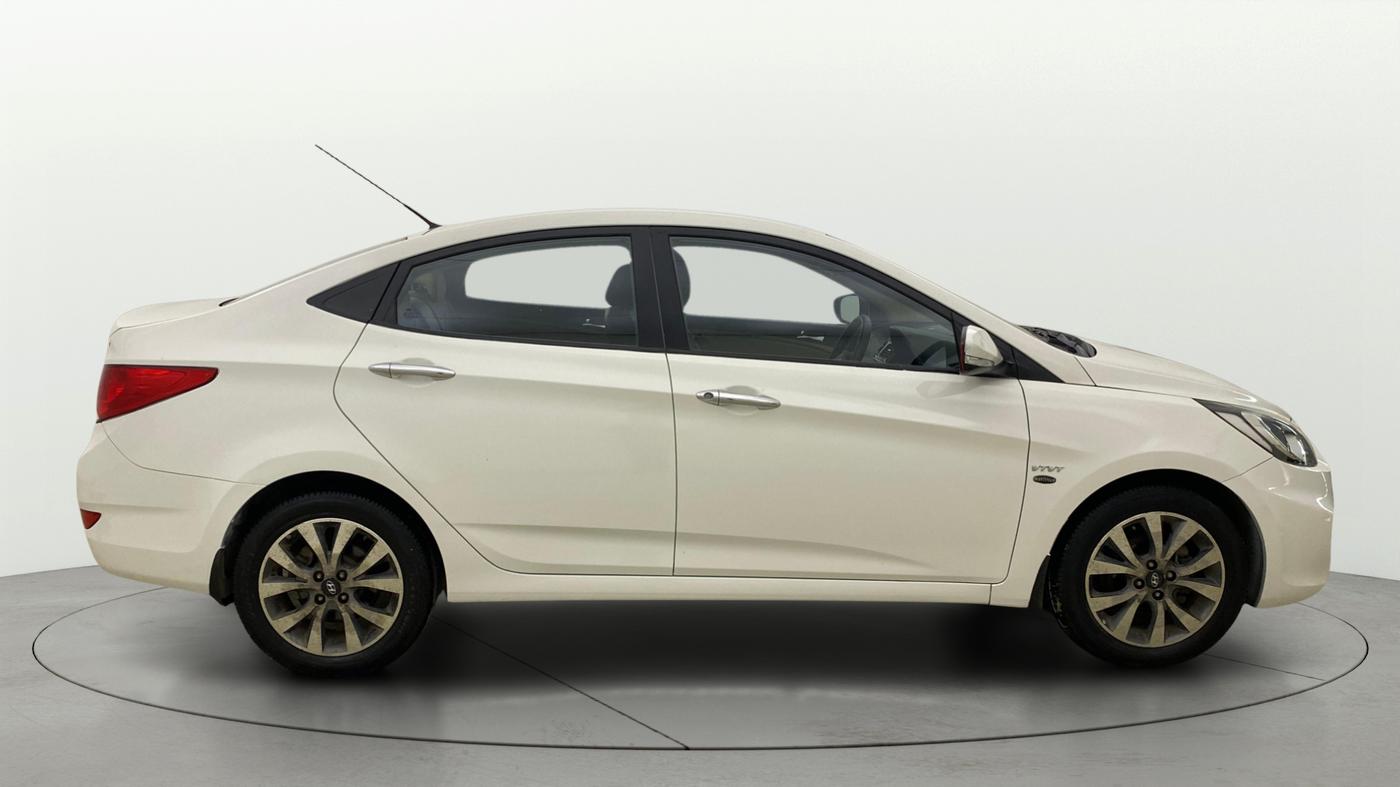 2014 Hyundai Verna FLUIDIC 1.6 VTVT SX, Petrol, Manual, 22,832 km, Right Side View