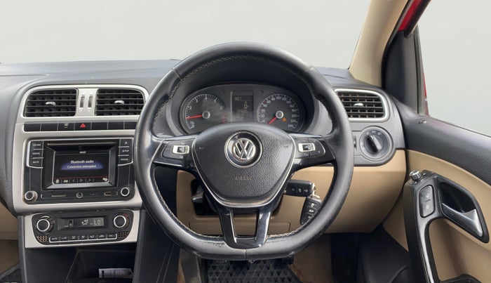 2016 Volkswagen Polo HIGHLINE1.2L, CNG, Manual, 1,24,595 km, Steering Wheel Close Up