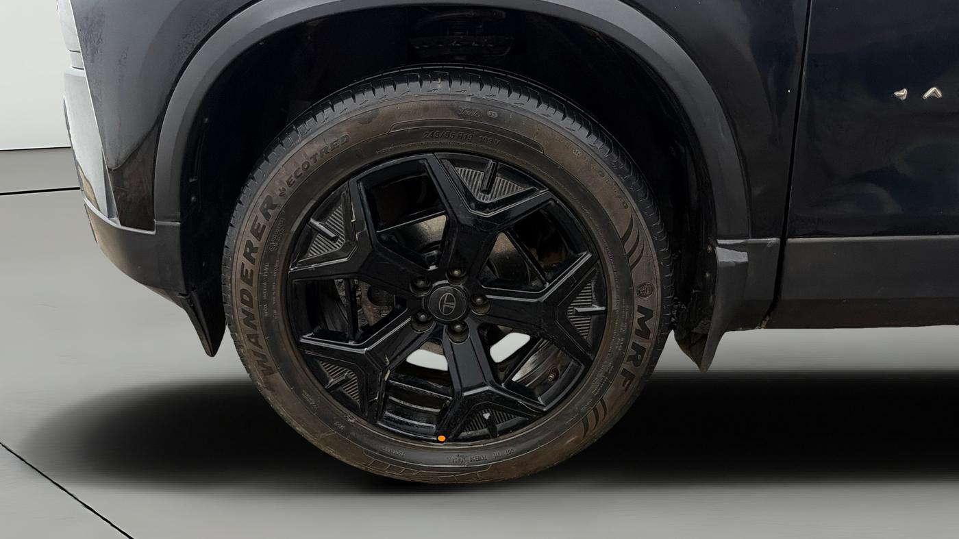 2024 Tata Harrier ADVENTURE PLUS DARK EDITION AT, Diesel, Automatic, 40,732 km, Left Front Wheel