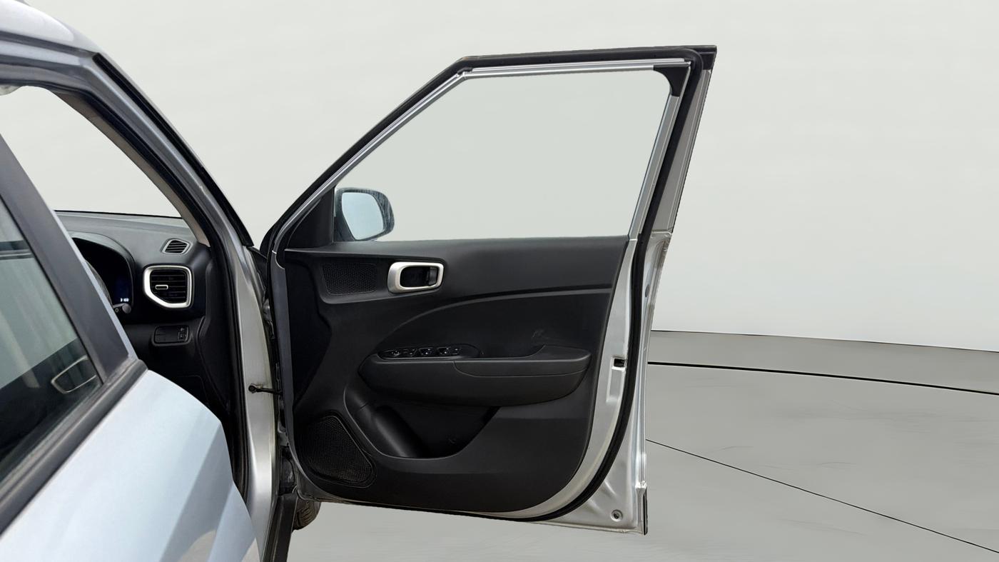 2020 Hyundai VENUE S 1.2, Petrol, Manual, 31,650 km, RHS Front Door